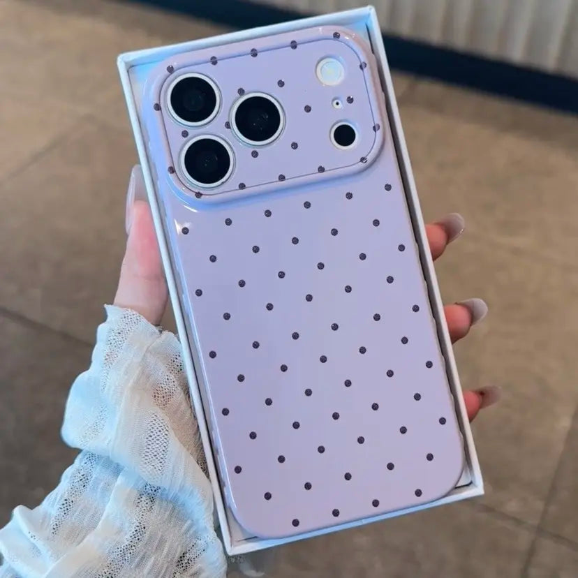 Polka‑Dot Heart‑Border Phone Case Made of Premium Glossy Soft Tpu‑Pc Composite Material. the Smooth Skin‑Friendly Surface Resists Fingerprints and Delivers a Silky Non‑Slip Grip. Exquisite Embossed Heart Patterns on Side Borders Add Sweet Detail