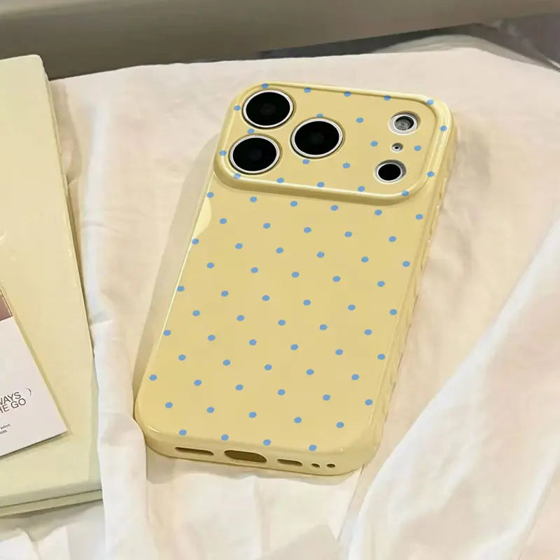 Polka‑Dot Heart‑Border Phone Case Made of Premium Glossy Soft Tpu‑Pc Composite Material. the Smooth Skin‑Friendly Surface Resists Fingerprints and Delivers a Silky Non‑Slip Grip. Exquisite Embossed Heart Patterns on Side Borders Add Sweet Detail