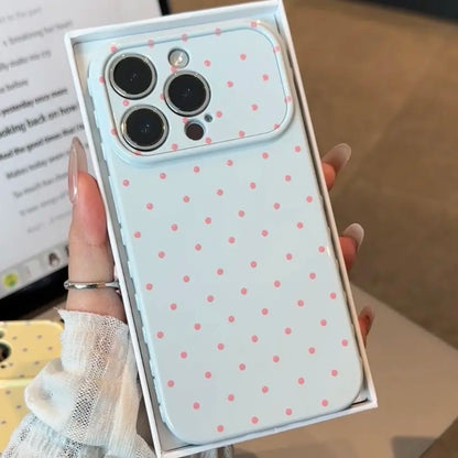 Polka‑Dot Heart‑Border Phone Case Made of Premium Glossy Soft Tpu‑Pc Composite Material. the Smooth Skin‑Friendly Surface Resists Fingerprints and Delivers a Silky Non‑Slip Grip. Exquisite Embossed Heart Patterns on Side Borders Add Sweet Detail